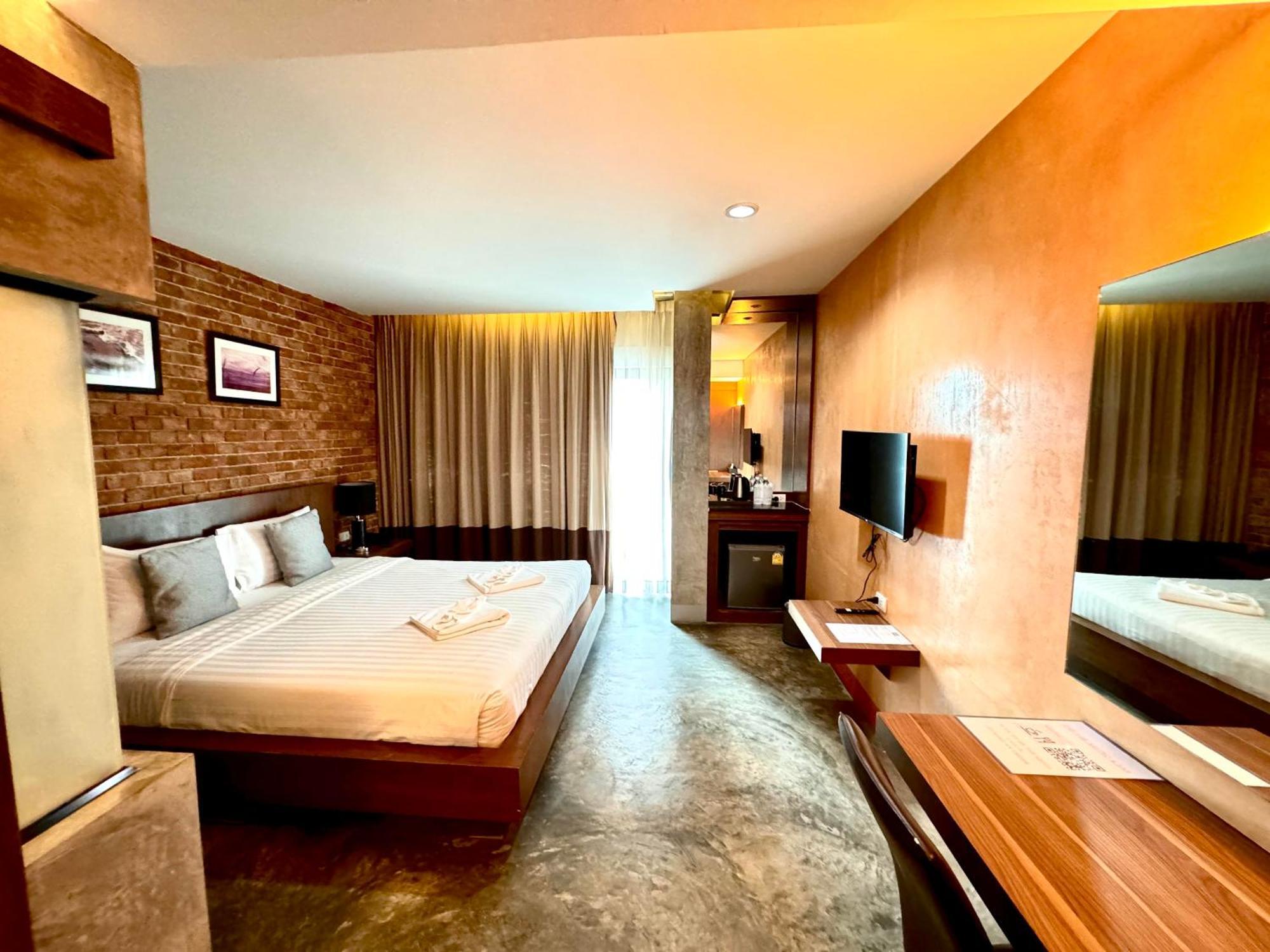 De Coze Hotel Patong Exteriör bild