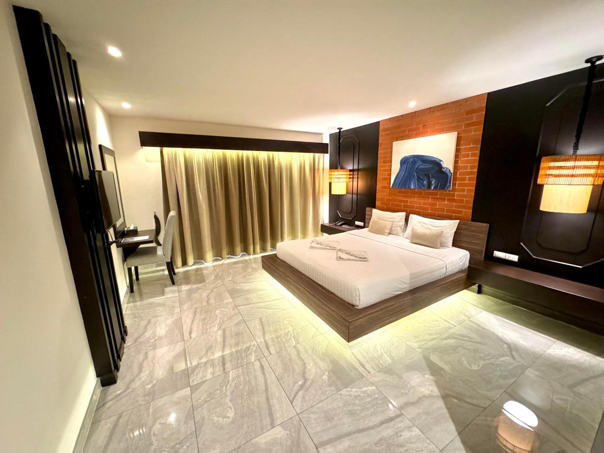 De Coze Hotel Patong Exteriör bild