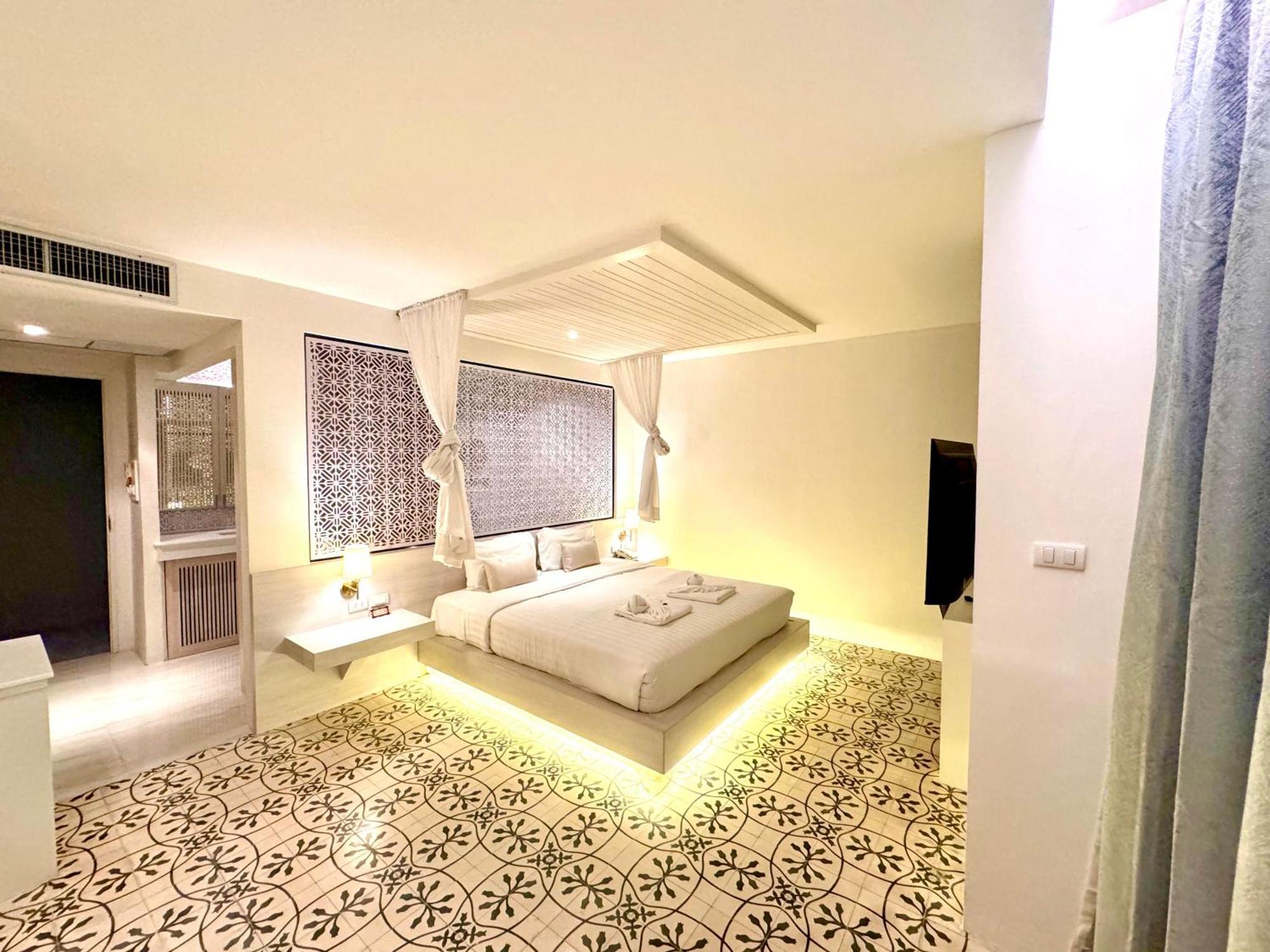 De Coze Hotel Patong Exteriör bild