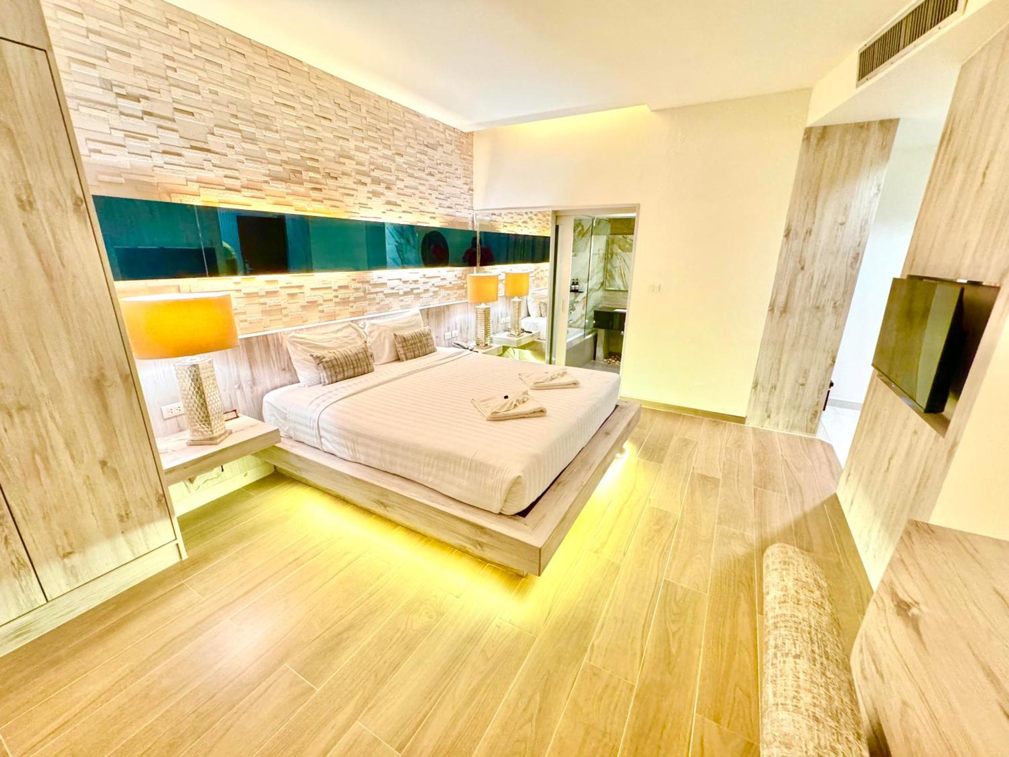 De Coze Hotel Patong Exteriör bild