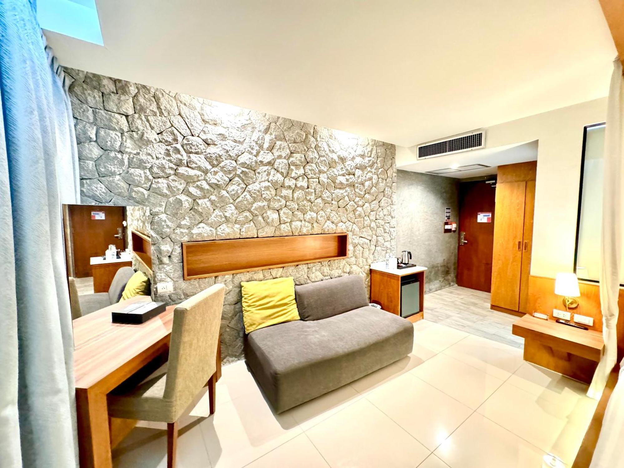 De Coze Hotel Patong Exteriör bild