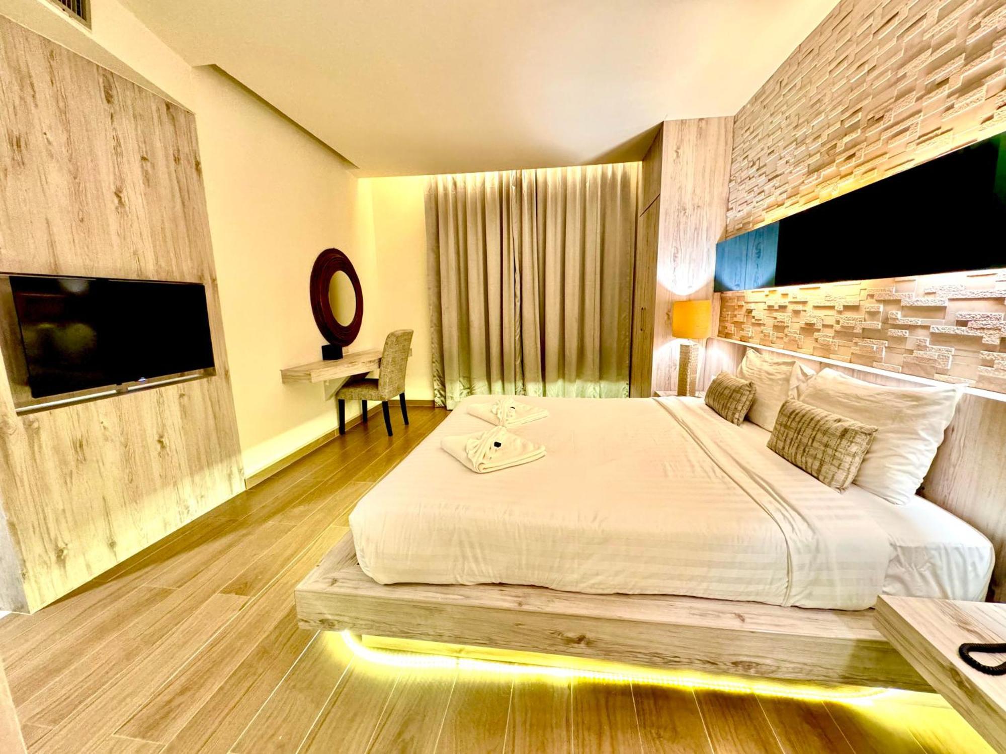 De Coze Hotel Patong Exteriör bild